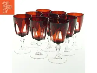 Rødvinsglas i rødt glas (str. H 13 cm, ø 6,5 cm)