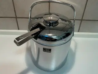 Isspand med tang i låg 