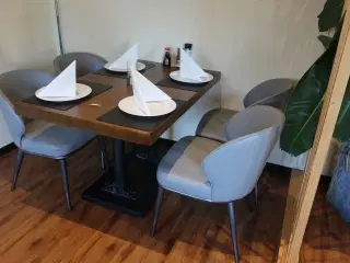 2 borde og 8 nye stole