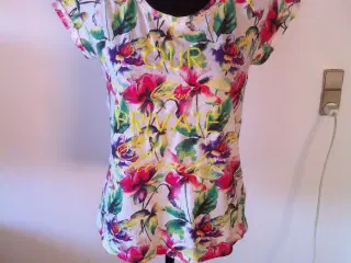t-shirt med blomster print