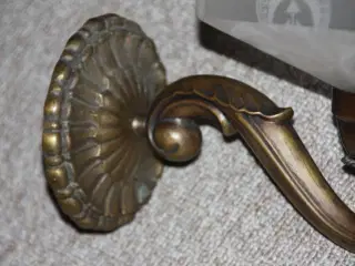 Art deco / art nouveau væglampe sælges.