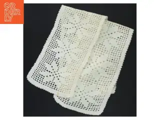 Hæklet bordløber (str. 100x14 cm)