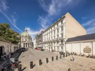 Eksklusivt kontorlejemål i smuk palæejendom ved Amalienborg og Marmorkirken