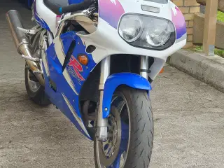 Suzuki gsxr 750 