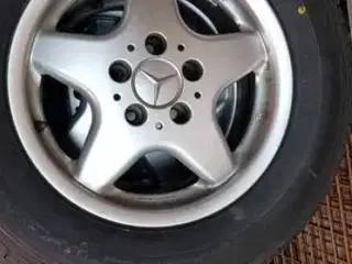 Fælge med nye dæk.