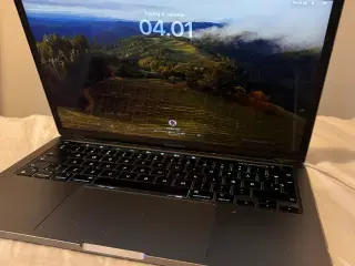 MACBOOK PRO - 2022 KØB I DAG 6000,-