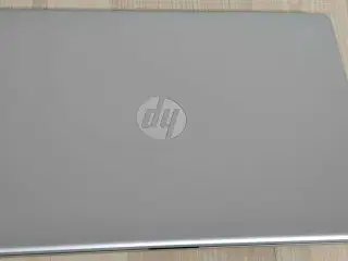 Bærbar pc med 15.6" skærm sælges.