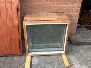 Trævinduer 2 stk fast karm, 4 stk tophængslet 