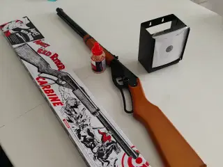 Red Ryder riffel 4,5mm, skydekasse samt 2000 hagl.
