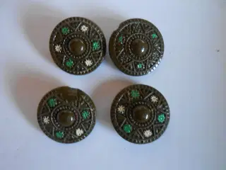 Brug knapper som pynt.