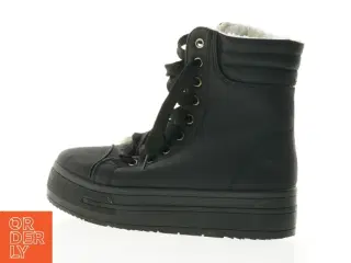 Sorte forede sneakers (str. 37)
