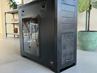 Vandkølet gaming computer