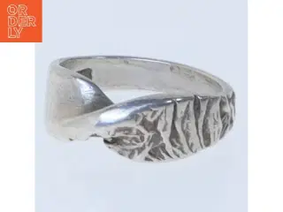 Sølvring med snoet design (str. 49 mm)