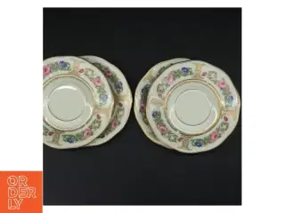 Porcelænstallerkener med blomstermotiv fra Pirken Hammer (str. Ø. 19 cm)