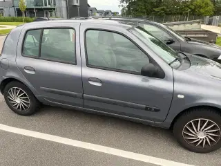 Renault Clio 2006 over et år til syn
