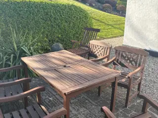 Havesæt i hårdttræ. 