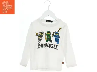 LEGO Ninjago langærmet t-shirt fra Lego (str. 104)