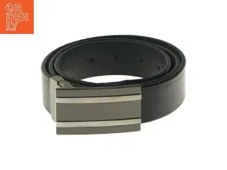 Sort læderbælte med metalspænde (str. 113 cm)