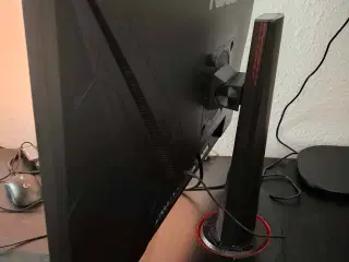 Asus 27" 144hz gaming skærm (sort)