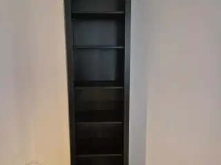 Ikea bogreol i mørk træ