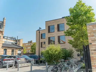 Gennemført kontordomicil med rå detaljer