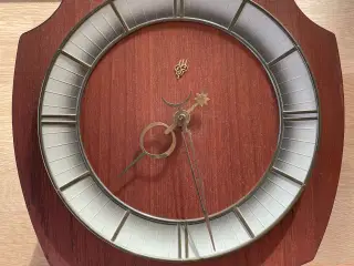 Vægur i teak