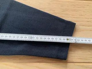 Næsten ubrugt cardigan sælges