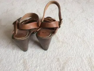 Sød Sandal med hæl