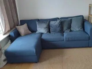 Sofa er god og praktisk og behagelig 