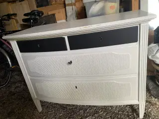 Smuk gl kommode