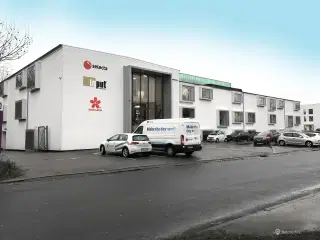 Indbydende og lyse kontorlokaler velbeliggende i en moderne ejendom i Brøndby tæt på den nærliggende infrastruktur