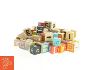 Træ legetøjsklodser med bogstaver, tal og billeder (str. ca 4,5 x 4,5 cm)