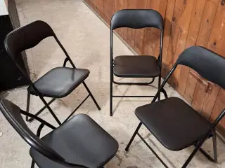 4 Stole sælges.