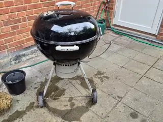 Weber Gold 57 CM med stålbord