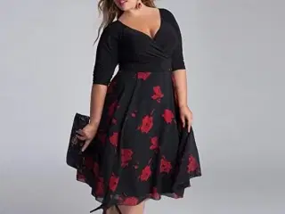 kjoler til + damer /3XL og 4XL/Sort.m. røde roser 