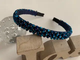 Smuk blå hårbøjle med perler