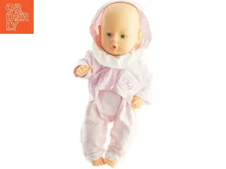 Dukke med lyserødt tøj fra New Born Baby (str. Niogtredve x 18 cm)