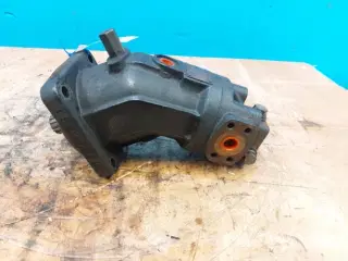 Case IH 7010 Hydrostat motor 87310111