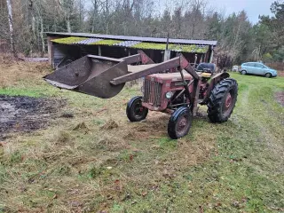 IH B 414 traktor med frontlæsser