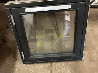 Vindue 60*60 sort
