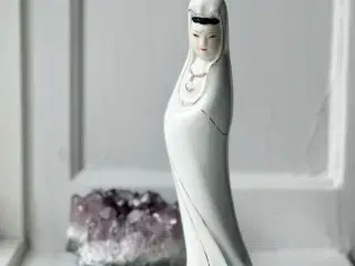 Hvidklædt kvinde, porcelænsfigur