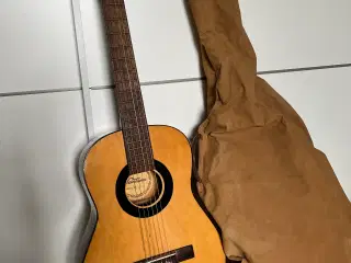 Klassisk akustisk guitar