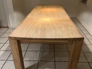 Spisebord med 10 stole