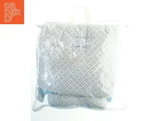 Sæt med pude og tæppe fra Miminu (str. 43 x 33 cm. og. 88 x 44 cm. og. 77 x 43 cm)