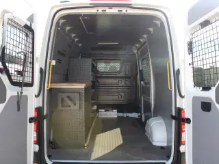 VW Crafter 35 2,0 TDi 140 Kassevogn L3H2 aut.