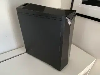 Computer: i7 7700, GTX1660TI, 16Gb Ram & 240Gb SSD