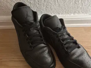 Nike Air Jordan 1 low Sort