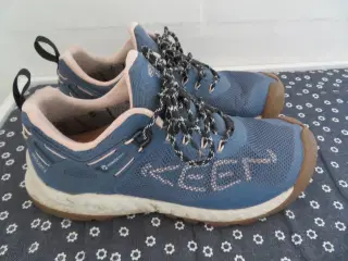 Keen vandresko