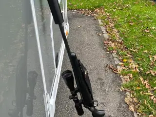 Riffel BROWNING X-Bolt. 30-06, med kikkert og lydd