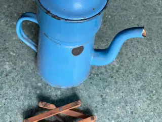 Madam blå - Kaffekande med fod